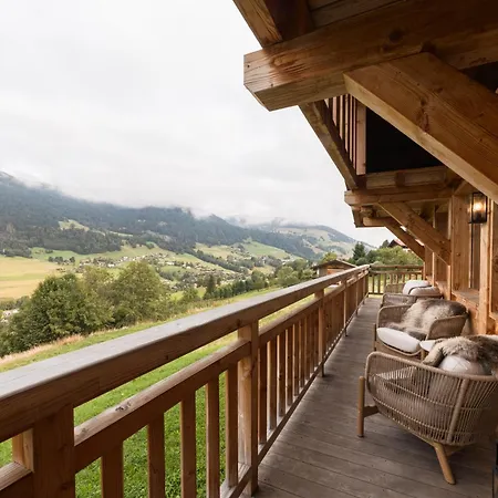 Luxury Chalet, Sleeps 8 With Mountain Views And Jacuzzi Dağ evi