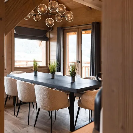 Dağ evi Luxury Chalet, Sleeps 8 With Mountain Views And Jacuzzi *