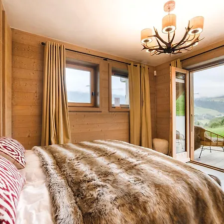 Luxury Chalet, Sleeps 8 With Mountain Views And Jacuzzi Dağ evi Megève