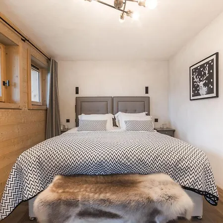 Luxury Chalet, Sleeps 8 With Mountain Views And Jacuzzi Dağ evi Megève