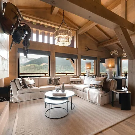 Luxury Chalet, Sleeps 8 With Mountain Views And Jacuzzi Dağ evi
